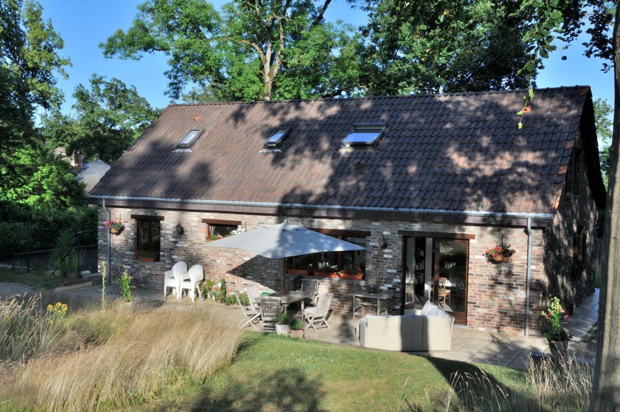 Suite Familiale Avec 2 Chambres Dans Une Villa - Quartier Vert Et Boise - 5 Kms De Namur Bagian luar foto