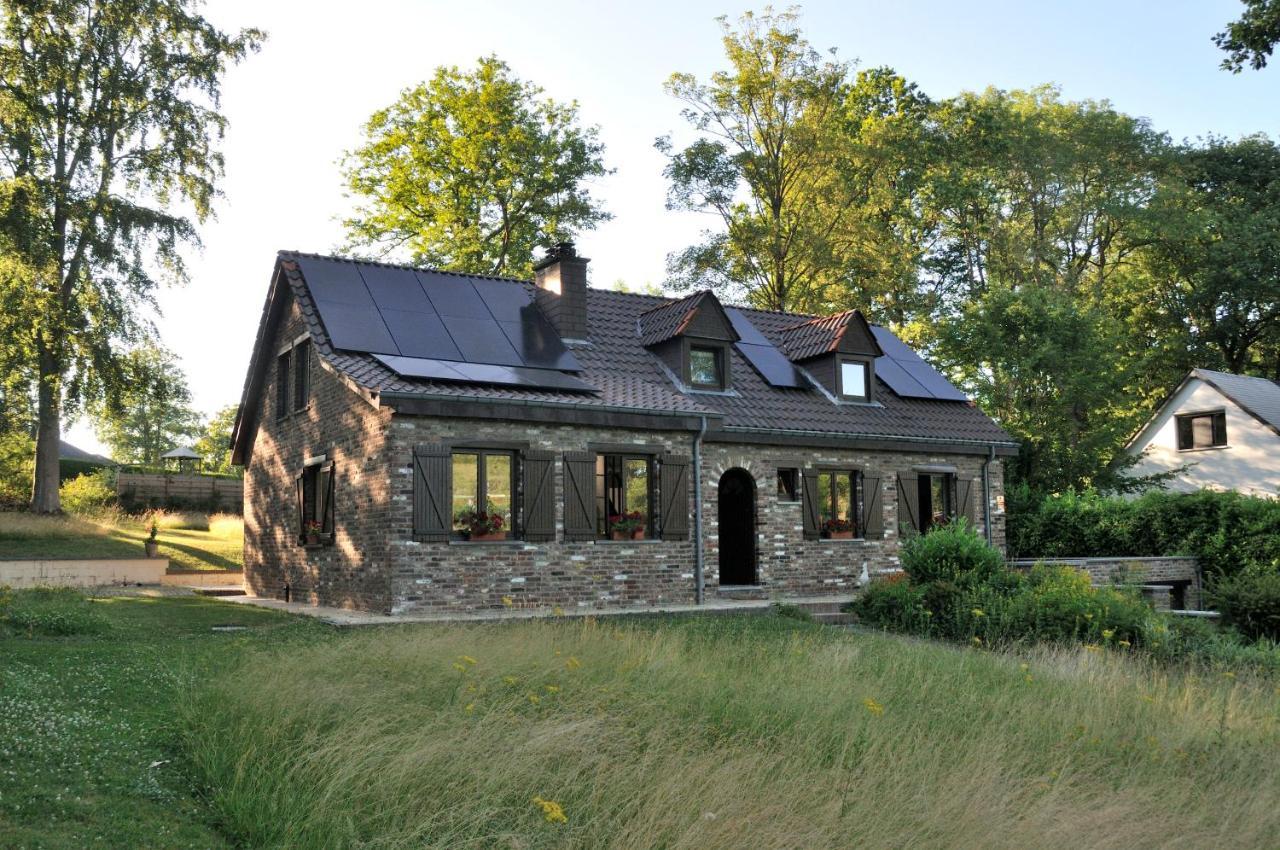 Suite Familiale Avec 2 Chambres Dans Une Villa - Quartier Vert Et Boise - 5 Kms De Namur Bagian luar foto
