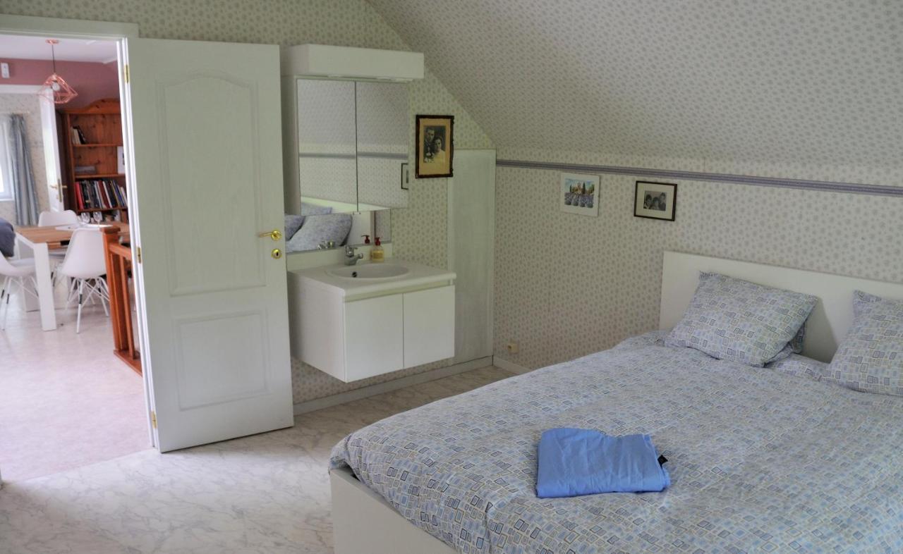 Suite Familiale Avec 2 Chambres Dans Une Villa - Quartier Vert Et Boise - 5 Kms De Namur Bagian luar foto