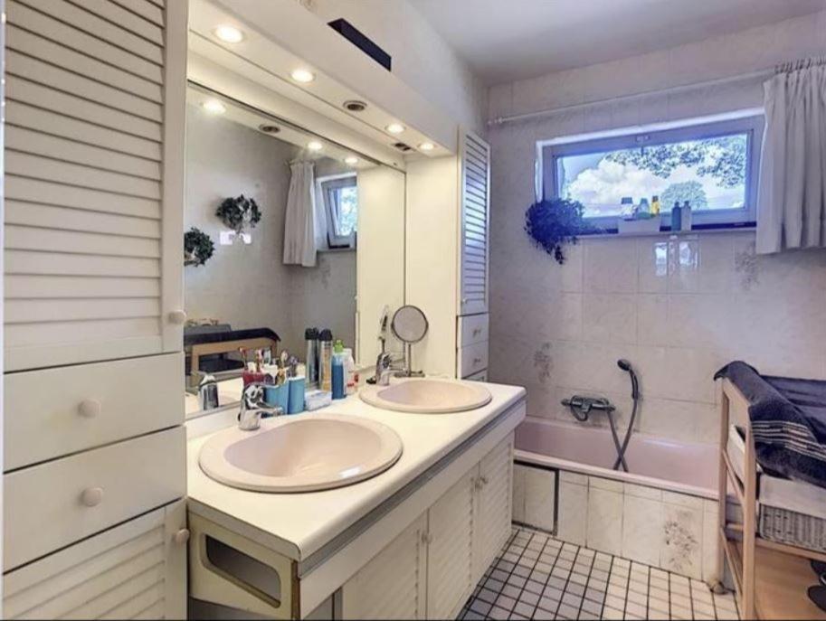 Suite Familiale Avec 2 Chambres Dans Une Villa - Quartier Vert Et Boise - 5 Kms De Namur Bagian luar foto