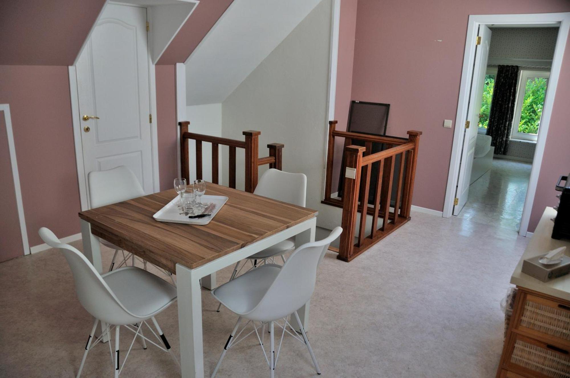 Suite Familiale Avec 2 Chambres Dans Une Villa - Quartier Vert Et Boise - 5 Kms De Namur Bagian luar foto